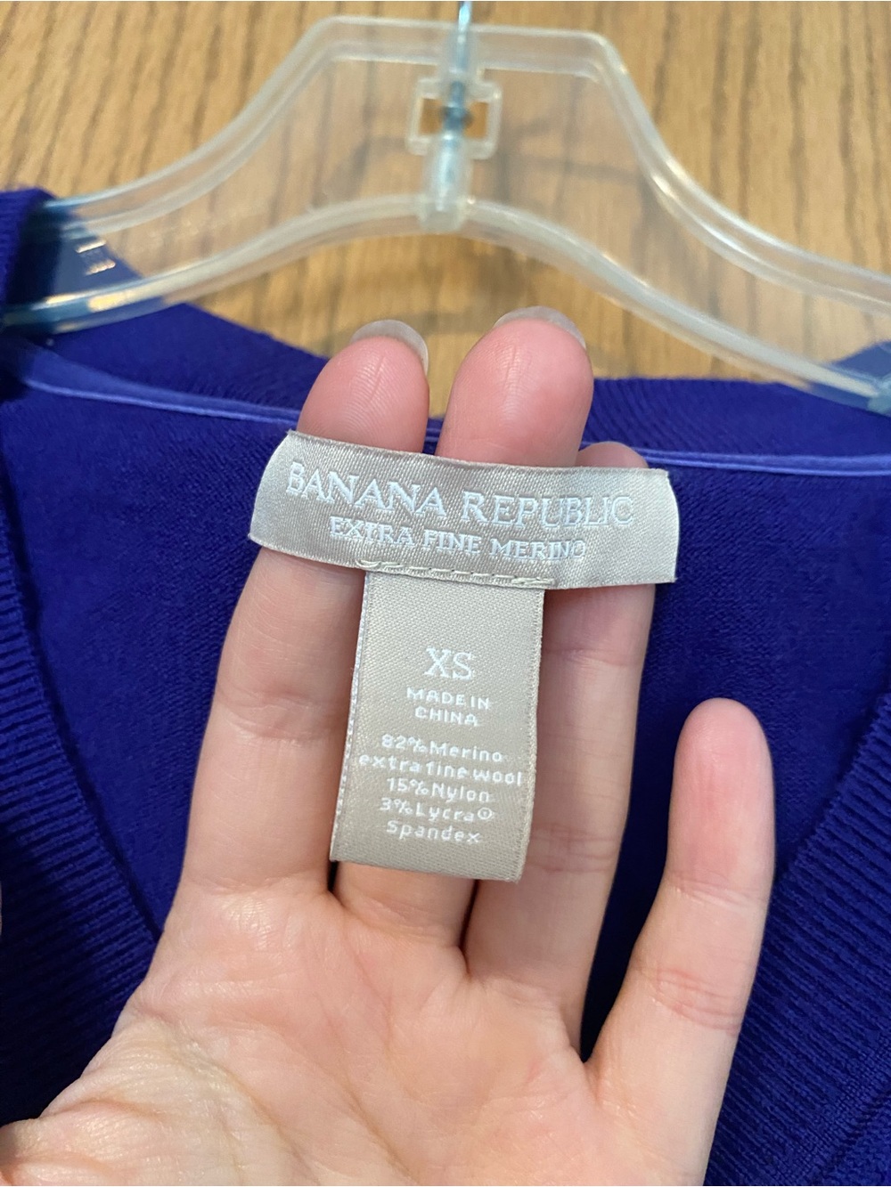 Banana Republic Women's V-Neck Sweater in Royal Blue - Picture 2 of 4